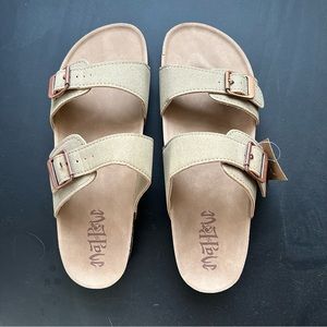 NWT Mad Love Keava Footbed Sandals